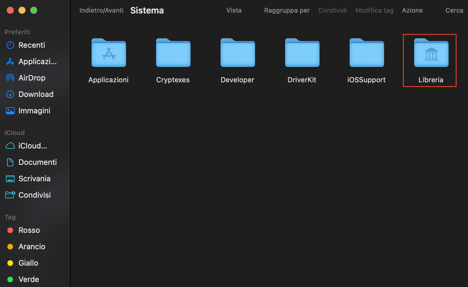 Nella cartella Sistema, ne troverai un'altra chiamata Libreria. Qui puoi eliminare dati e liberare parte della memoria di sistema del tuo dispositivo.
