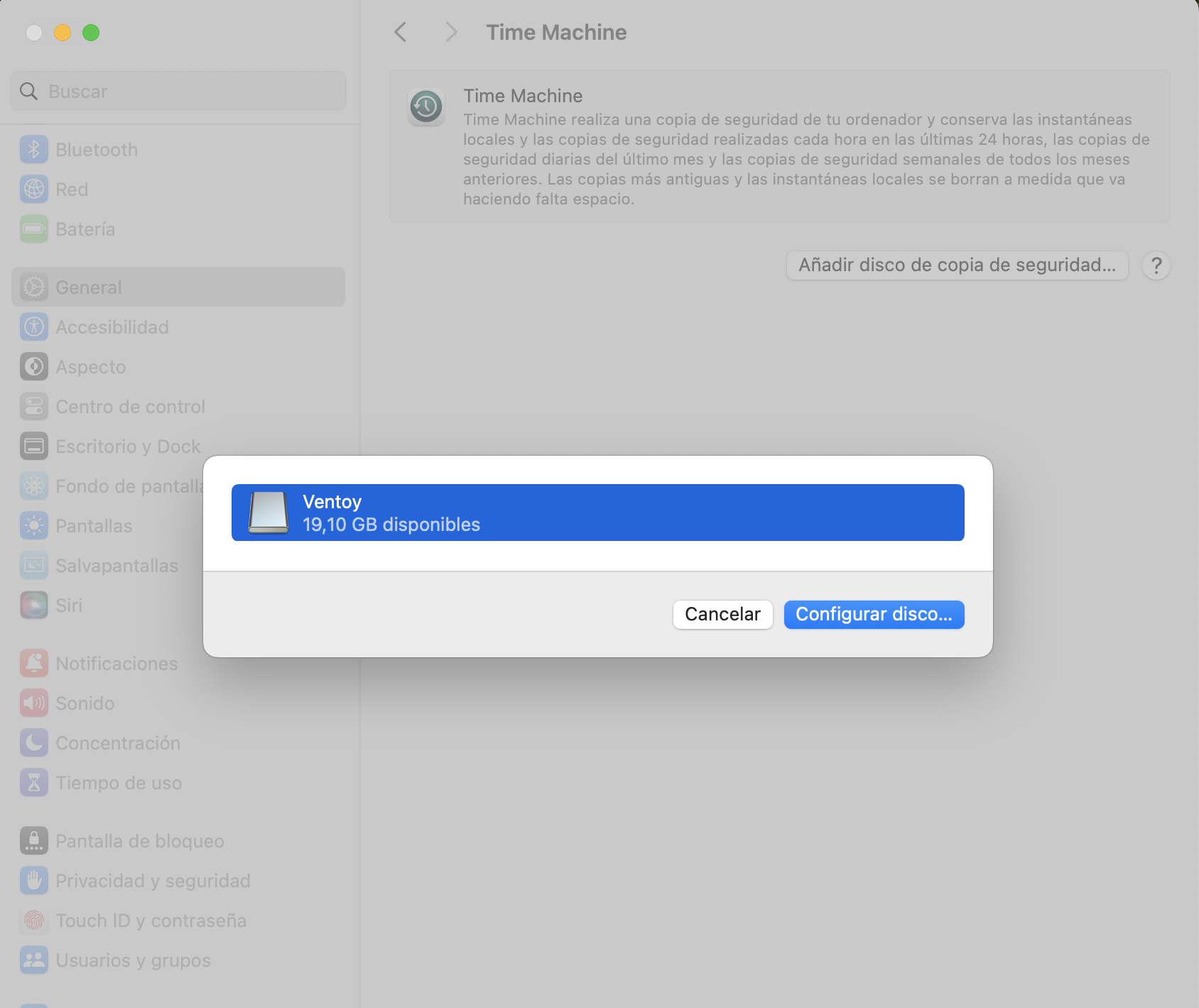 Solo tienes que conectar la unidad USB al Mac y seleccionarla en Time Machine. Si necesita formatearse, macOS lo hará automáticamente. Solo tienes que conectar la unidad USB al Mac y seleccionarla en Time Machine. Si necesita formatearse, macOS lo hará automáticamente.