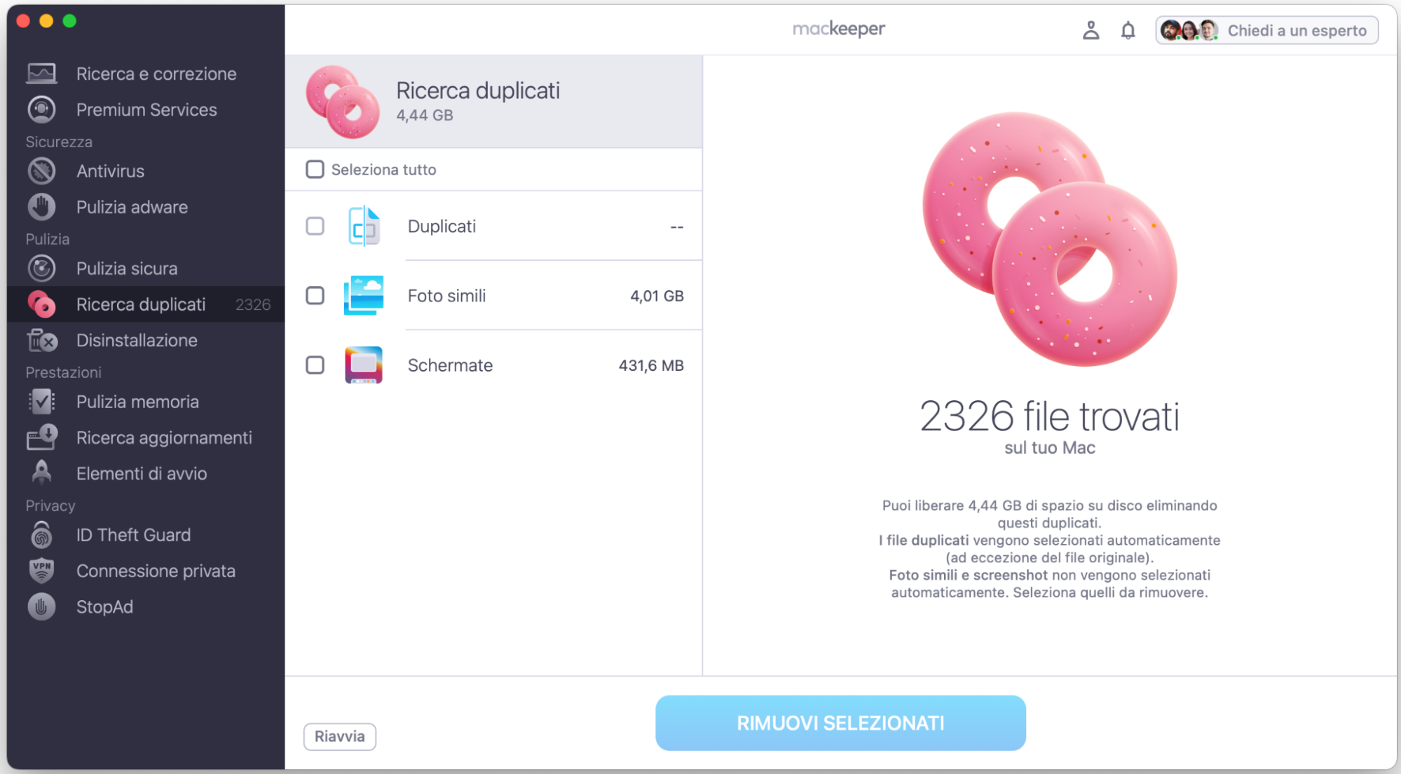 La scansione termina con l’elenco dei duplicati trovati sul tuo Mac. Seleziona i file che vuoi rimuovere e clicca Rimuovi Selezionati.