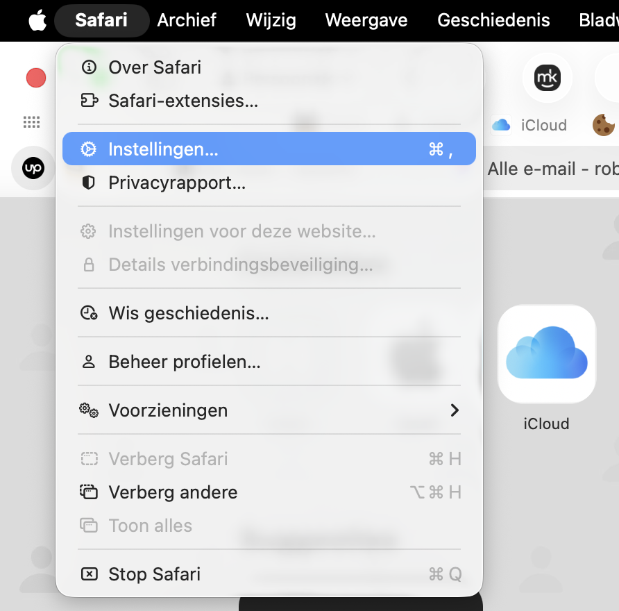 Om extensies in Safari op je Mac te verwijderen, ga je eerst naar het menu ‘Voorkeuren’.