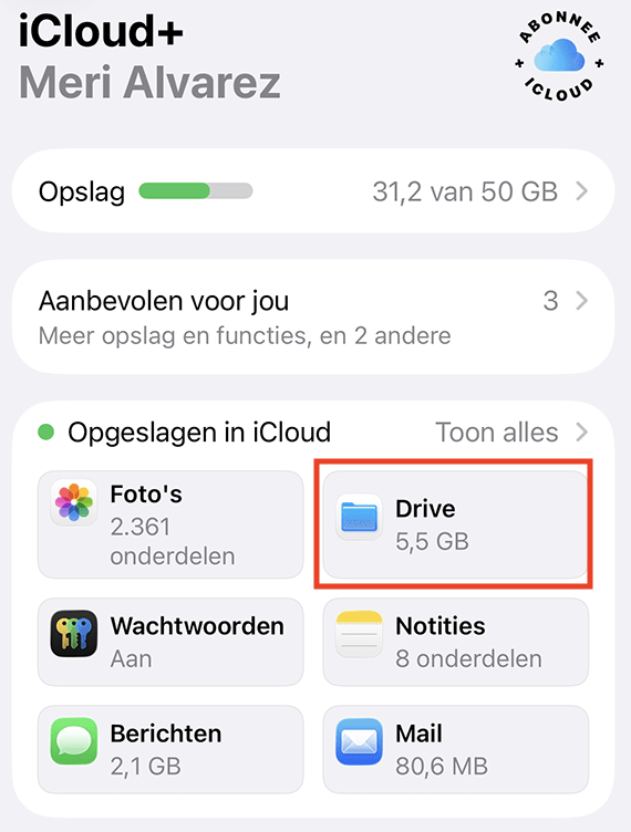 Het iCloud-menu in Systeeminstellingen op de Mac. Zorg ervoor dat ‘Optimaliseer Mac-opslag’ is ingeschakeld in Drive om ruimte vrij te maken op je Mac.