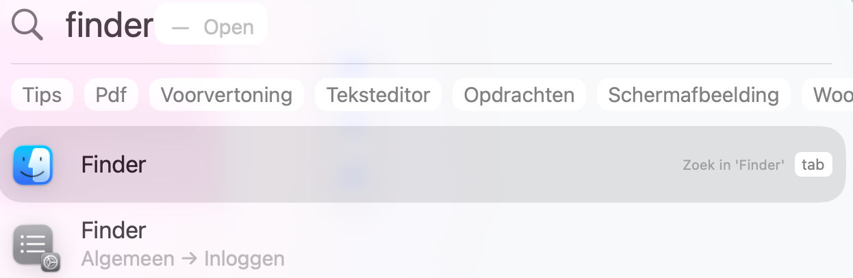 Om de app Mail te openen vanuit de map Programma’s, moet je eerst Finder openen. Dit kan via het  Dock op je  MacBook , of door Finder te zoeken met  Spotlight.