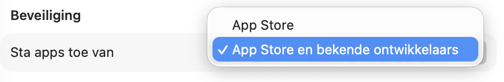 Scroll vervolgens omlaag naar ‘Beveiliging’. Selecteer de optie ‘App Store’ om downloads te beperken tot uitsluitend vertrouwde bronnen.