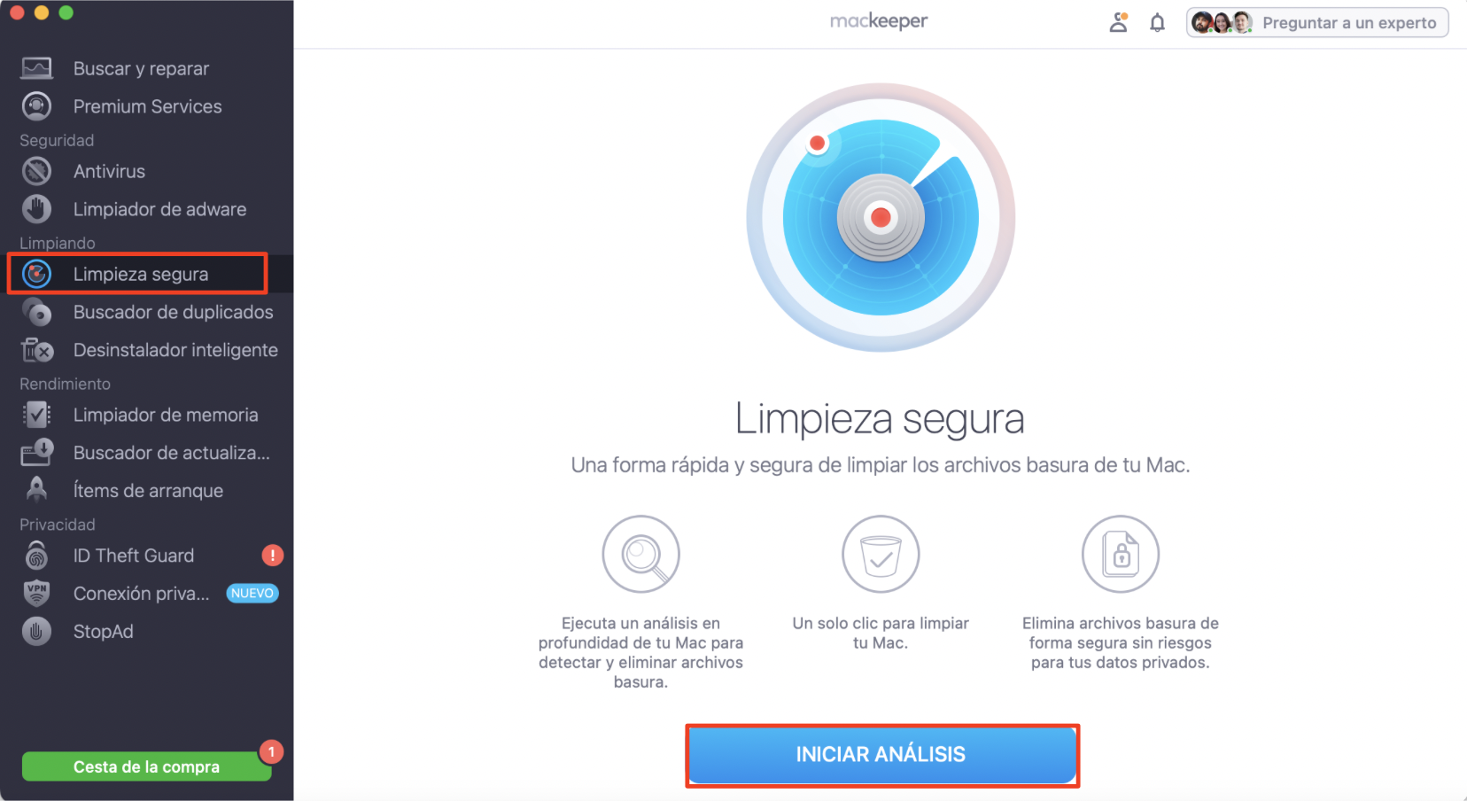 La ventana de la aplicación MacKeeper está abierta, resaltando la opción Limpieza segura para iniciar el proceso de vaciado de la caché de Safari en un Mac.