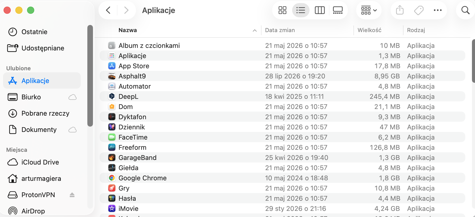 Folder Aplikacje w Finderze na Macu. Możesz stąd usunąć nieużywane programy, aby zwolnić miejsce na Macu.
