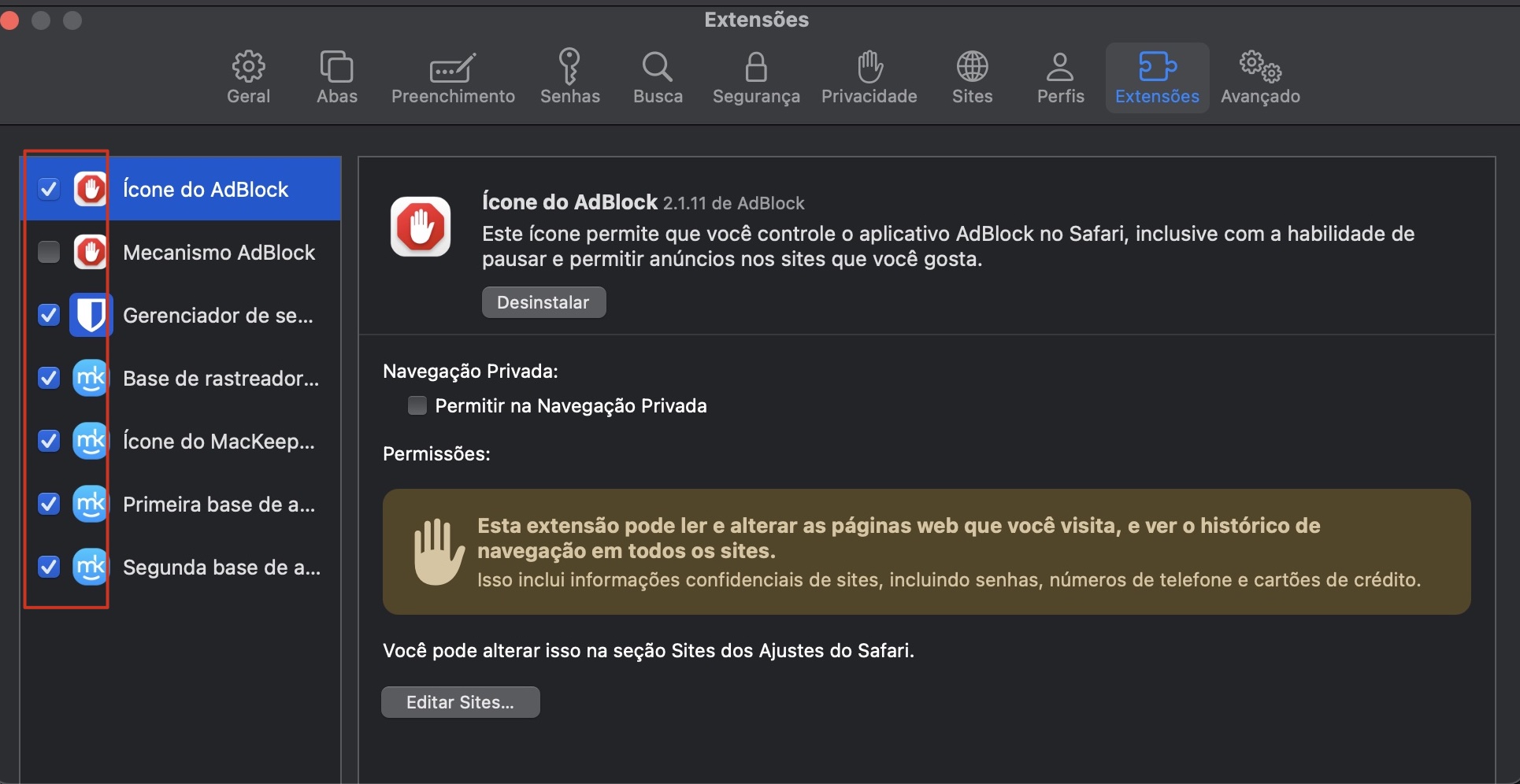 O menu de ajustes do Safari no Mac mostra a aba Extensões. Selecione uma extensão que você não precisa mais e clique no botão Desinstalar.