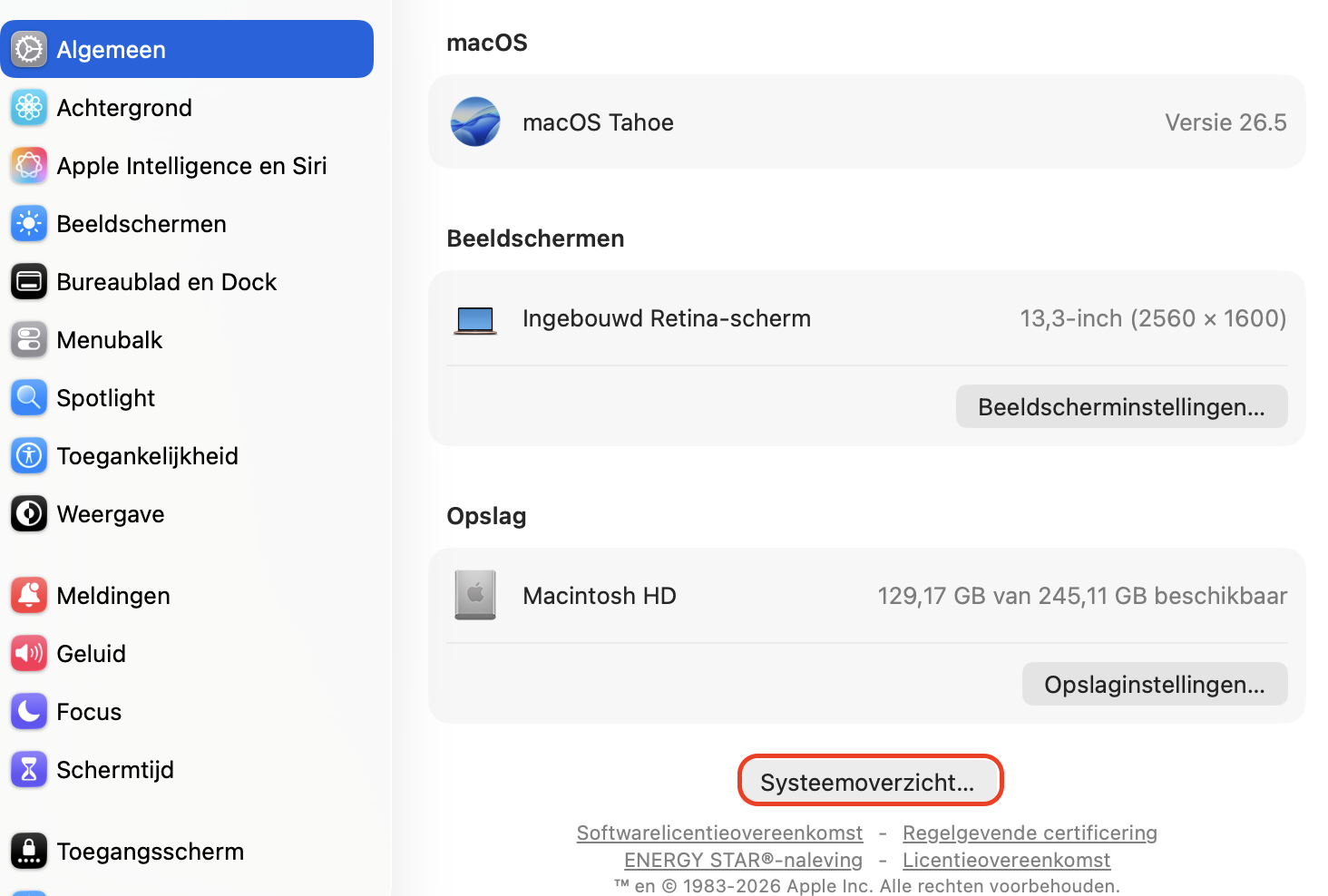 Klik in het venster Over deze Mac op Systeemrapportage om gedetailleerde hardwareinformatie te openen en geheugenslots en upgradeopties voor je Mac te bevestigen.