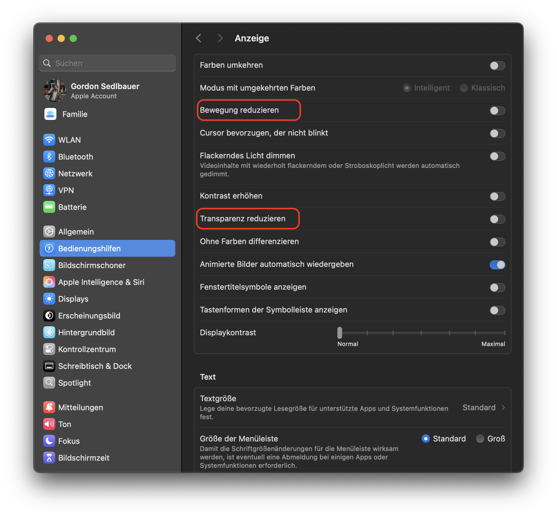 Das Menü Bedienungshilfen in macOS Monterey zeigt alle Anzeigeoptionen an. Wählen Sie Bewegungen reduzieren und Transparenz reduzieren, um diese Optionen zu deaktivieren.