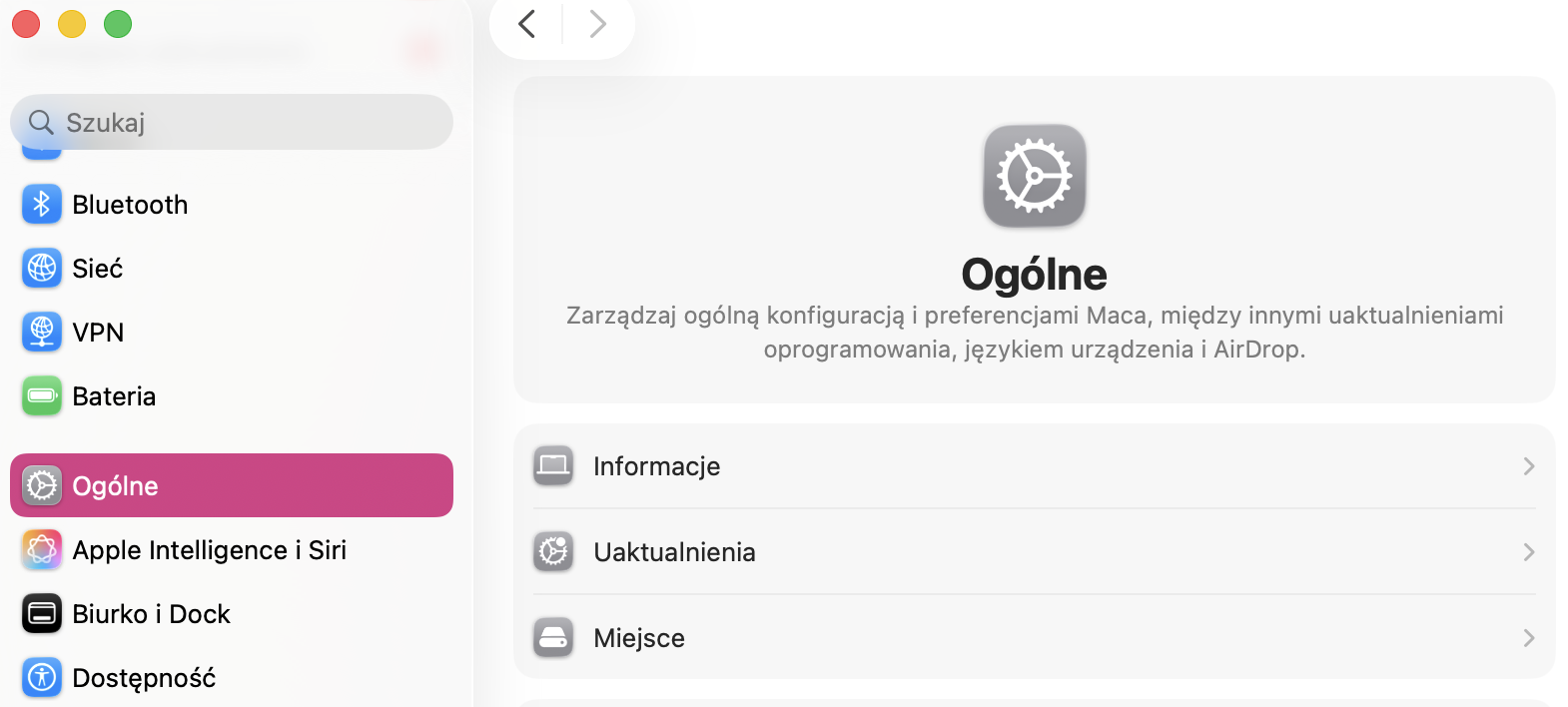 Aktualizacja oprogramowania macOS może pomóc usunąć błędy, przez które pliki systemowe zajmują zbyt dużo danych. Przejdź do Ustawienia systemowe > Ogólne > Uaktualnienia.