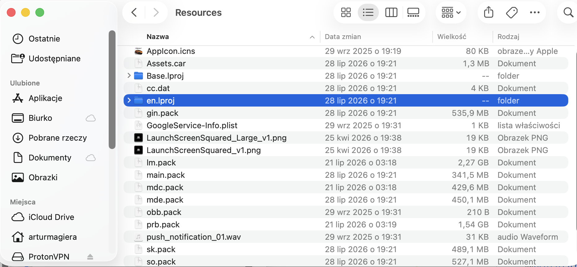 Folder Resources dla programu zainstalowanego na Macu. Znajdź i usuń niepotrzebne pliki .lproj, aby zwolnić miejsce na Macu.