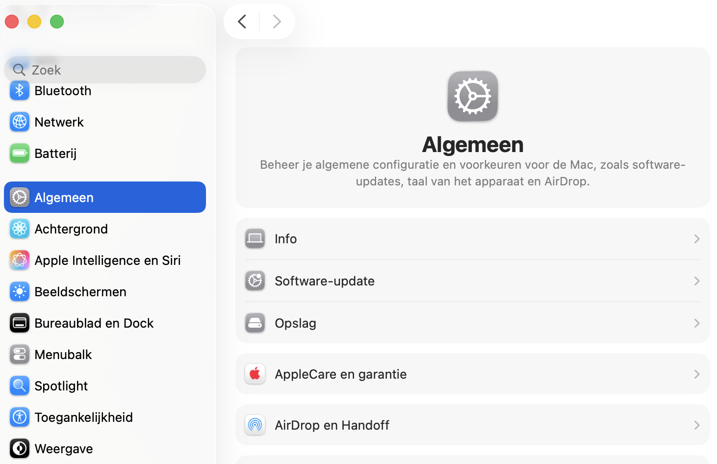Werk je macOS-software bij via Systeeminstellingen > Algemeen. Selecteer hier Software-update. Daarna gaat je Mac op zoek naar beschikbare updates.