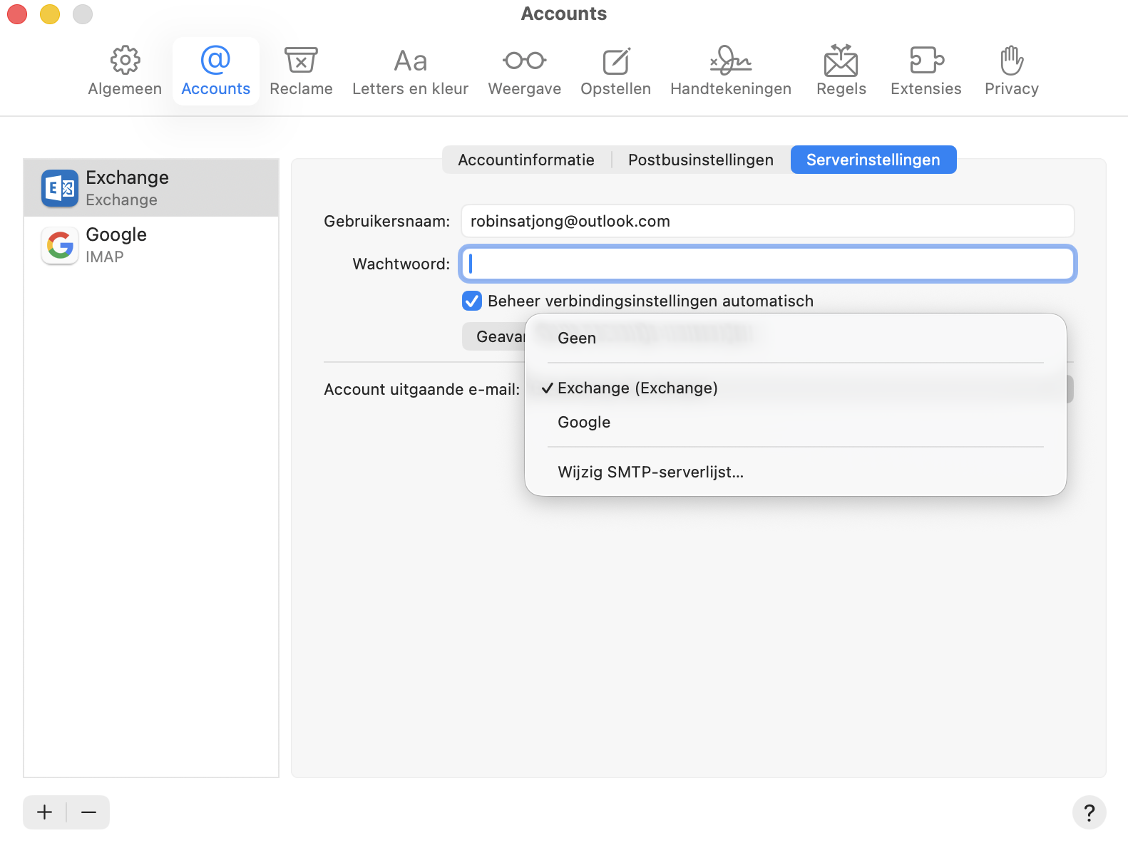 In het Accounts-venster op je Mac kies je het gewenste account, of maak je een nieuw account aan door op de plusknop te klikken. Kies onder Uitgaande mailserver de optie Wijzig SMTP-serverlijst.