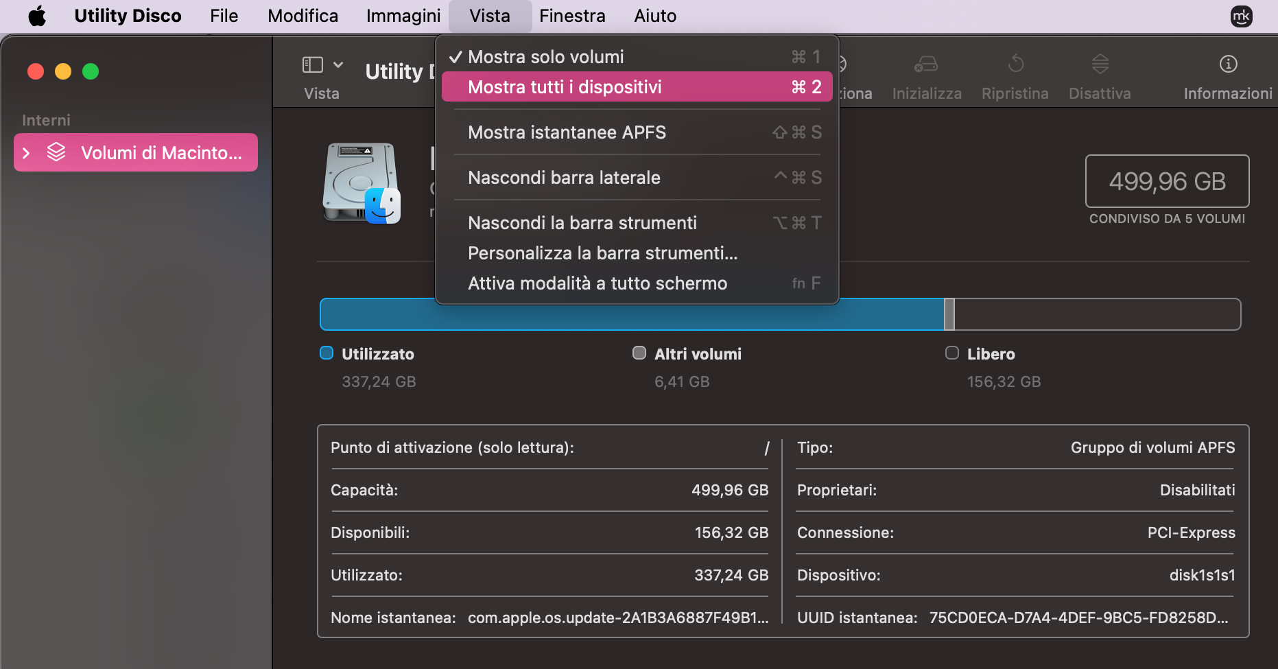 L'opzione Mostra tutti i dispositivi è evidenziata in rosso tramite l'opzione Vista di Utility Disco nella barra dei menu. Utility Disco consente agli utenti di riportare il Mac alle impostazioni di fabbrica.