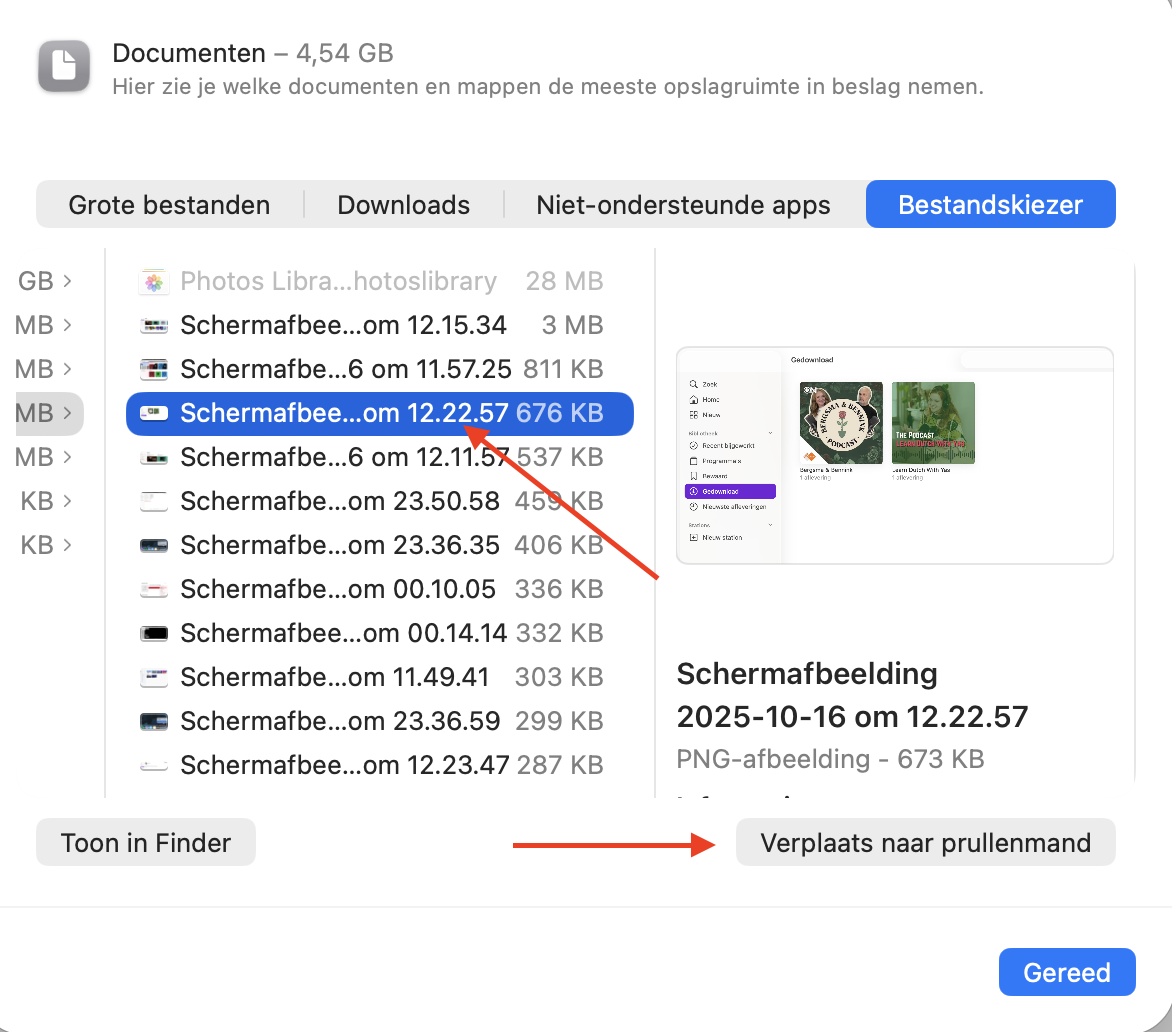 Het menu  Opslag in Systeeminstellingen op de Mac toont het hulpmiddel om ongewenste media in Berichten te verwijderen. Selecteer foto’s en video’s die je niet langer wilt en klik op Verwijder.