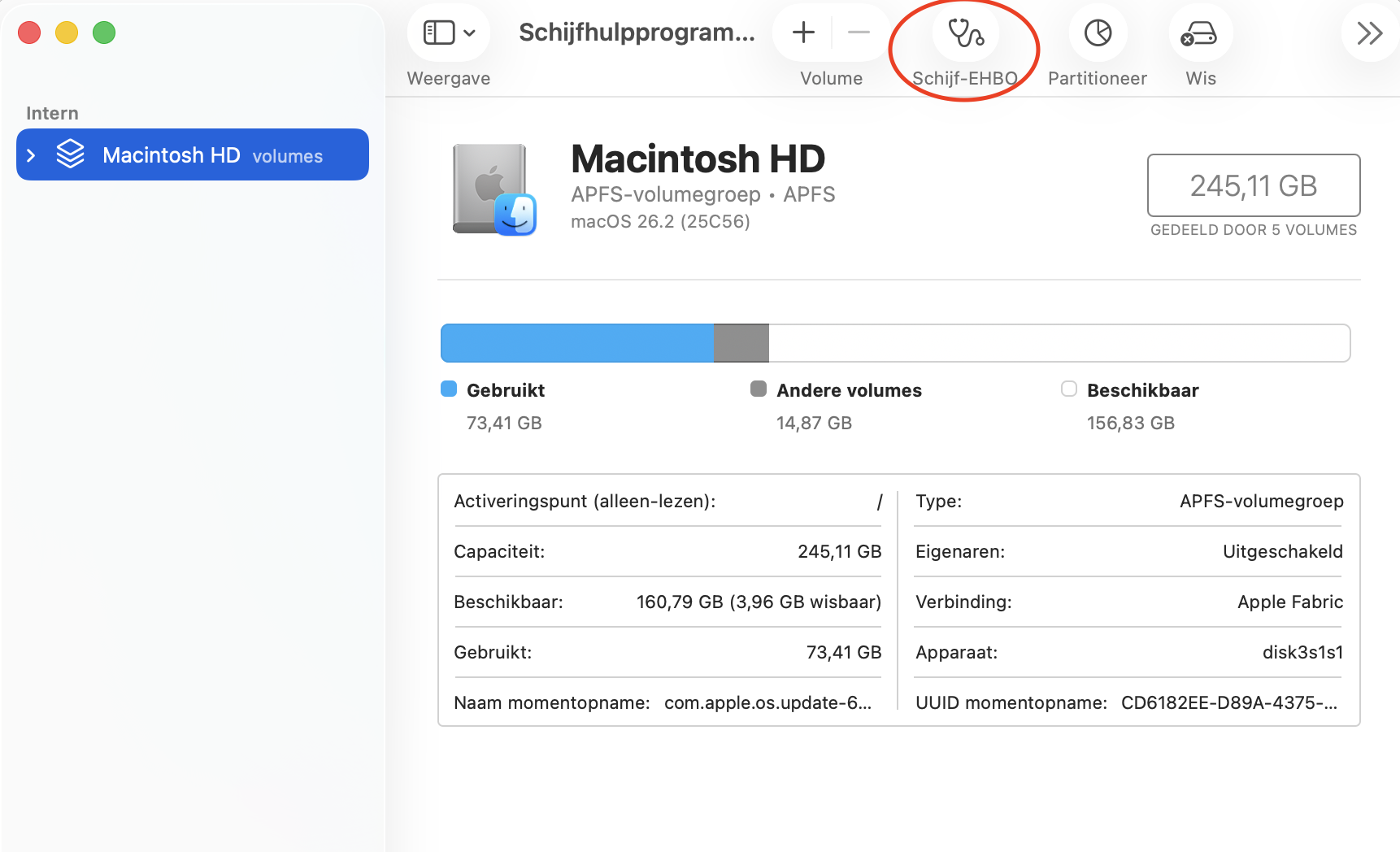 Zet je Mac in Herstelmodus; hier kun je verschillende handelingen uitvoeren, waaronder Schijf-EHBO om mogelijke schijfproblemen te vinden en te herstellen.