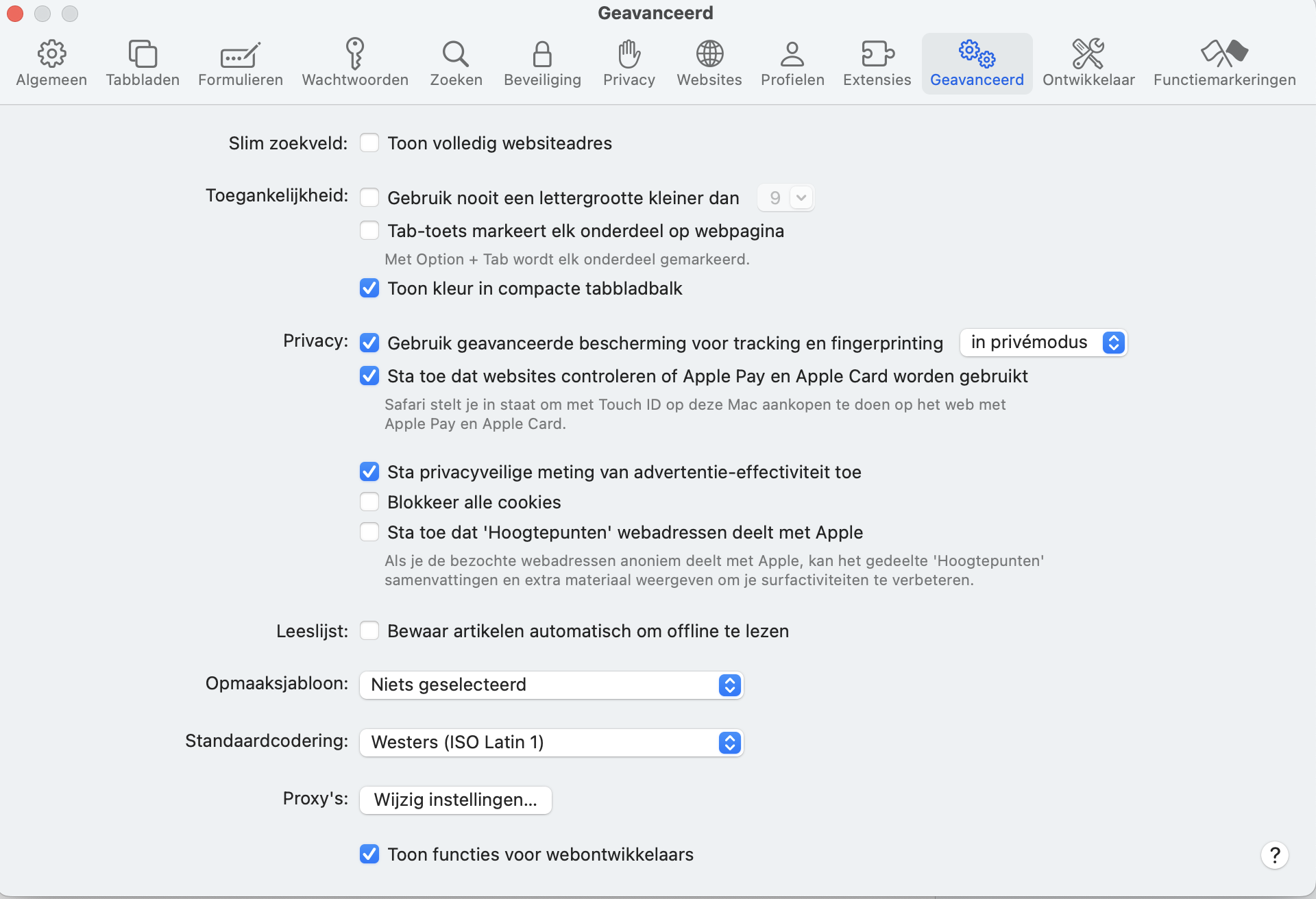 Open in de Safari-instellingen het tabblad Geavanceerd en vink het vakje Toon functies voor webontwikkelaars aan om verder te gaan.