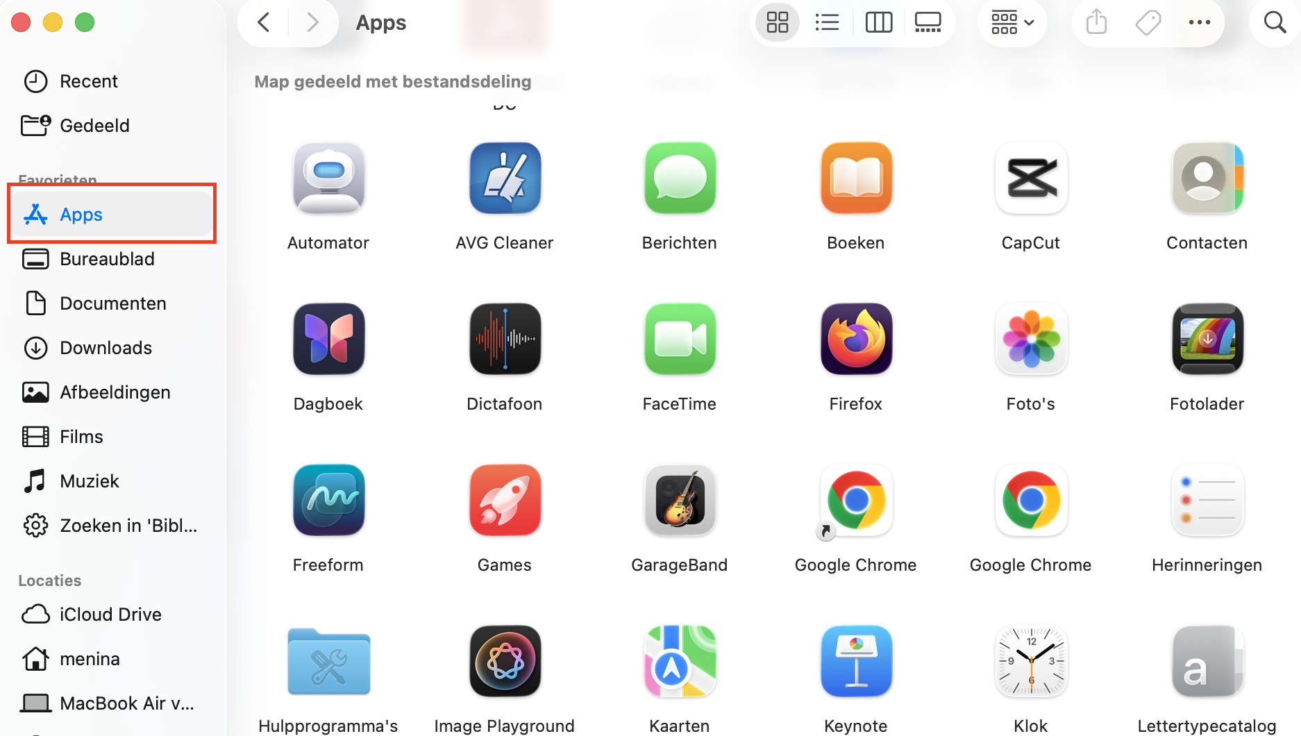 De map Apps binnen Finder op de Mac. Als je probeert te ontdekken waar de map Programma's zich bevindt op de Mac, kun je de optie Programma's selecteren in de Finder-zijbalk.