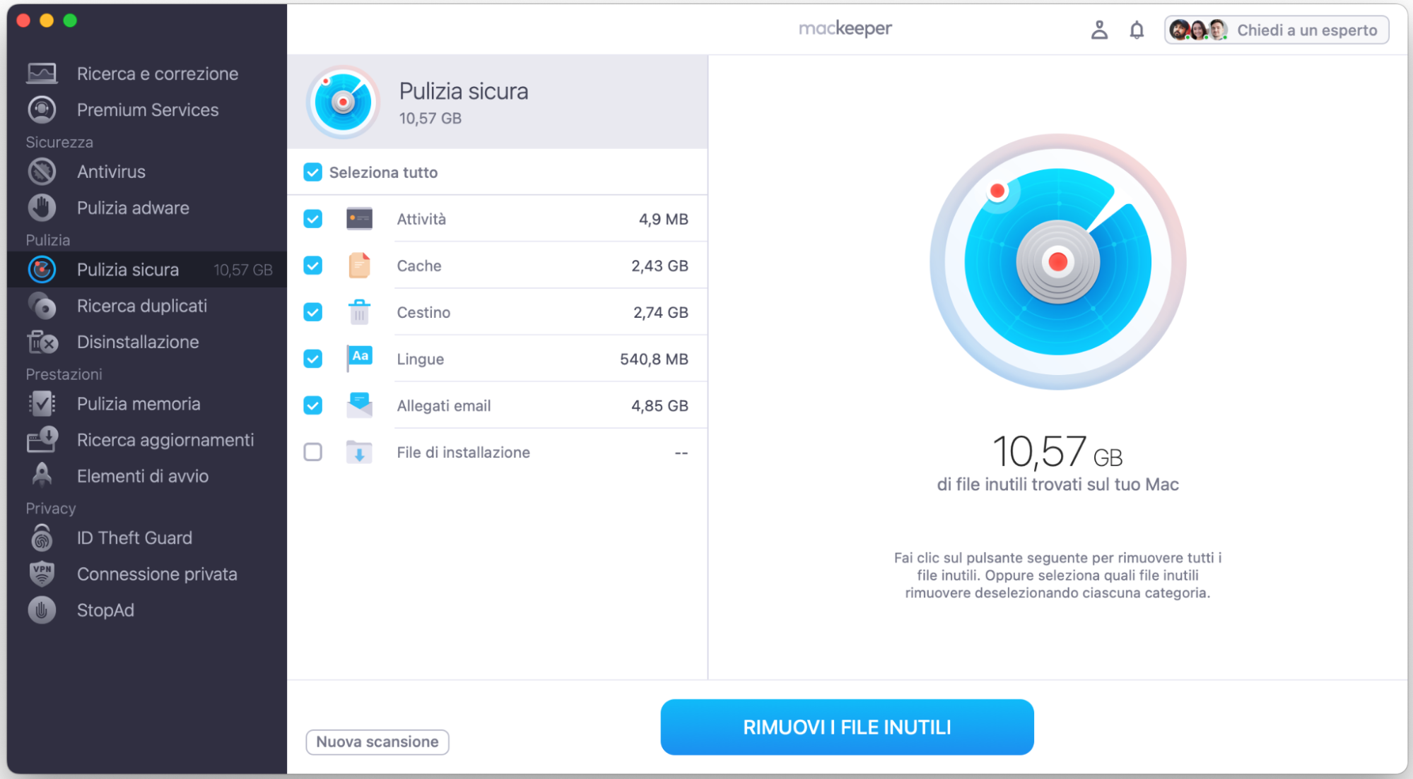 La scansione termina con un elenco dei file inutili trovati. Seleziona quelli che vuoi eliminare e fai clic su Rimuovi i file inutili.