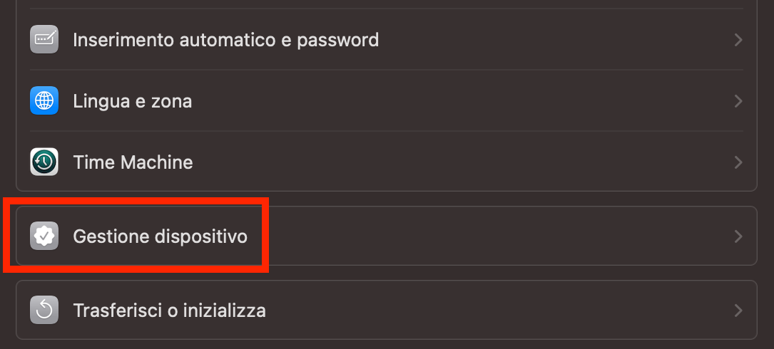 L’opzione Gestione dispositivo dentro Impostazioni di Sistema su Mac. Seleziona Gestione dispositivo per rimuovere eventuali profili dannosi dal tuo computer.