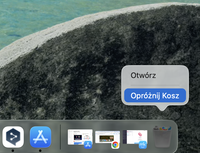 Menu kontekstowe, które pojawia się po kliknięciu prawym przyciskiem myszy ikony kosza w Docku na Macu. Po usunięciu nieużywanego programu opróżnij kosz, aby go odinstalować i zwolnić miejsce na Macu.