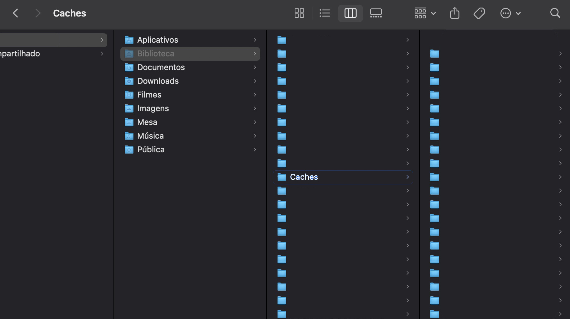 Na pasta Caches, examine os arquivos e pastas para identificar quais parecem ser desnecessários no seu Mac.