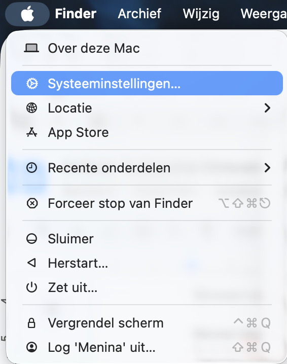 Om beschikbare macOS-updates te controleren klik je op het Apple-menu linksboven in het scherm en kies je Systeeminstellingen