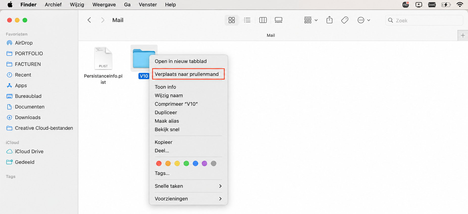 Een deel van een Finder-venster op de Mac. Een map is geselecteerd en het contextmenu is geopend, met Verplaats naar prullenmand gemarkeerd. Hoe cache mail verwijderen.