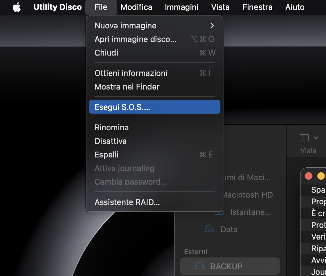 Utilizzando Utility Disco, puoi eseguire SOS. Questo tenterà di trovare e risolvere i problemi con il tuo disco esterno. Fai clic sul pulsante First Aid per iniziare, oppure aprilo dalla scheda File della barra dei menu.