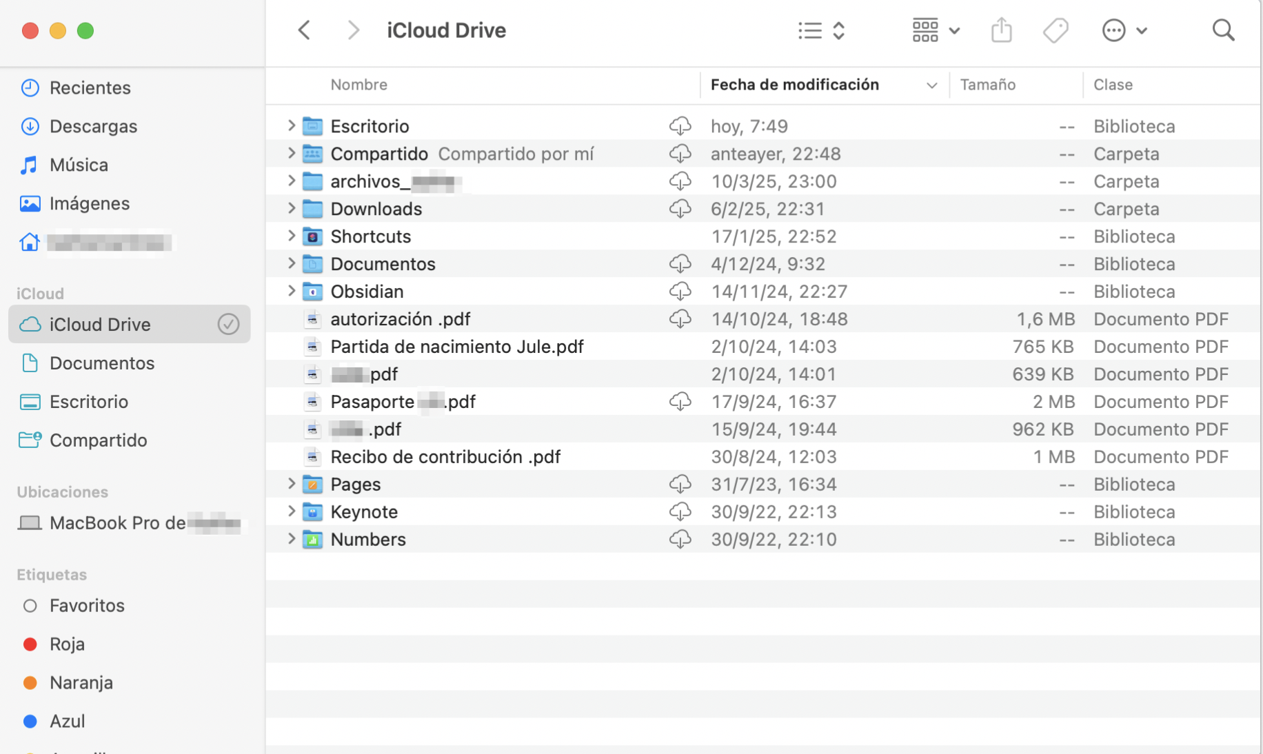 Recupera los iconos perdidos del escritorio de Mac usando iCloud Drive. Para ello, haz clic en Finder y selecciona iCloud Drive en la barra lateral del Finder. Abre la carpeta Escritorio, copia todo lo que contiene y pégalo en el escritorio.