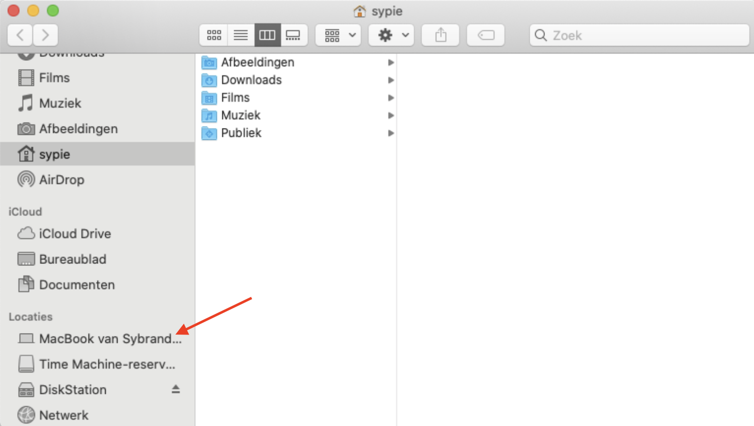 Finder op Mac met een externe schijf in de navigatiekolom. Selecteer de externe harde schijf om deze te gebruiken voor het overzetten van bestanden van je oude Mac naar je nieuwe Mac.