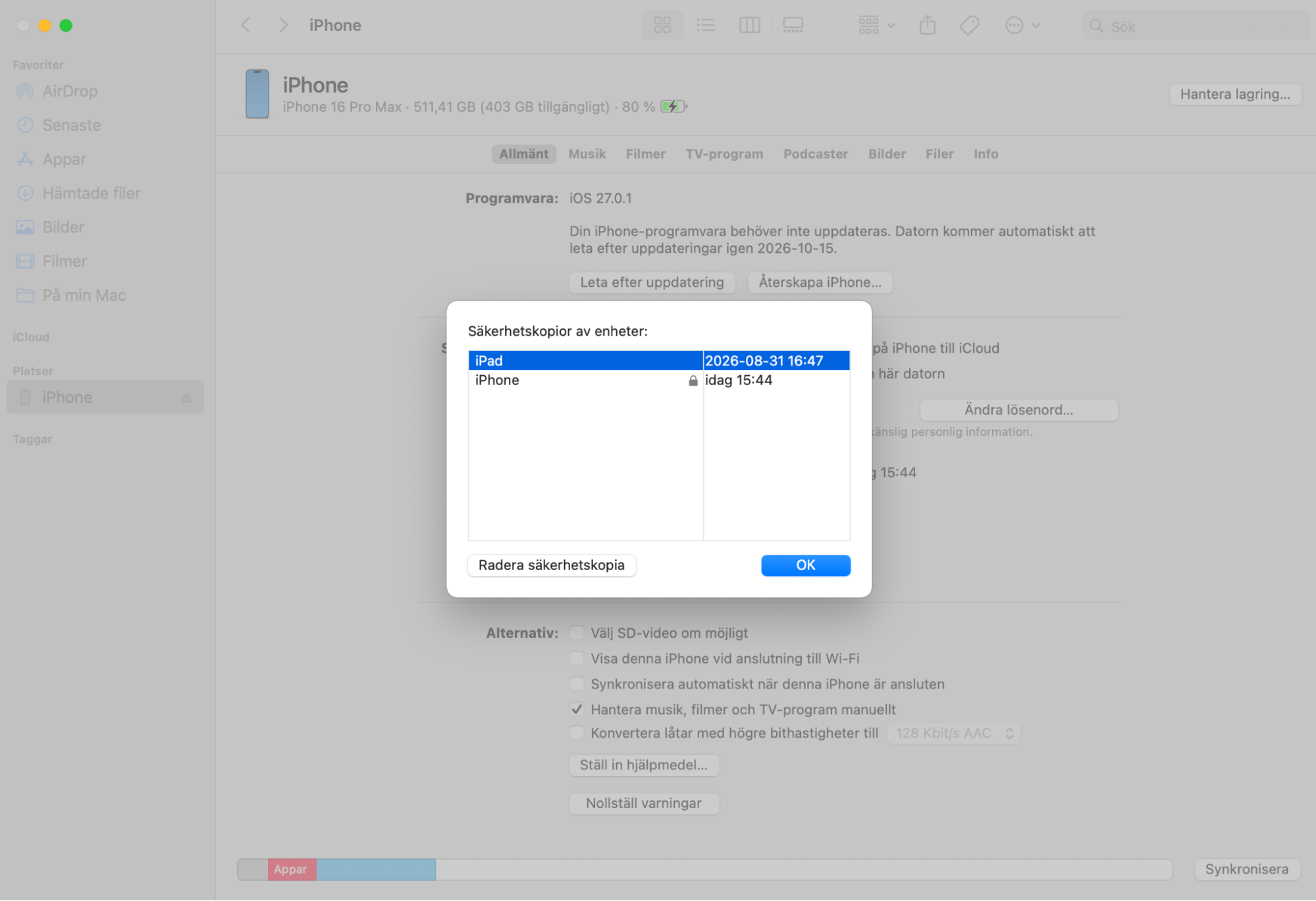 En lista över iOS- och iPhone-säkerhetskopior i Finder på Mac. När din Macs startskiva är full bör du ta bort gamla säkerhetskopior för att frigöra utrymme.