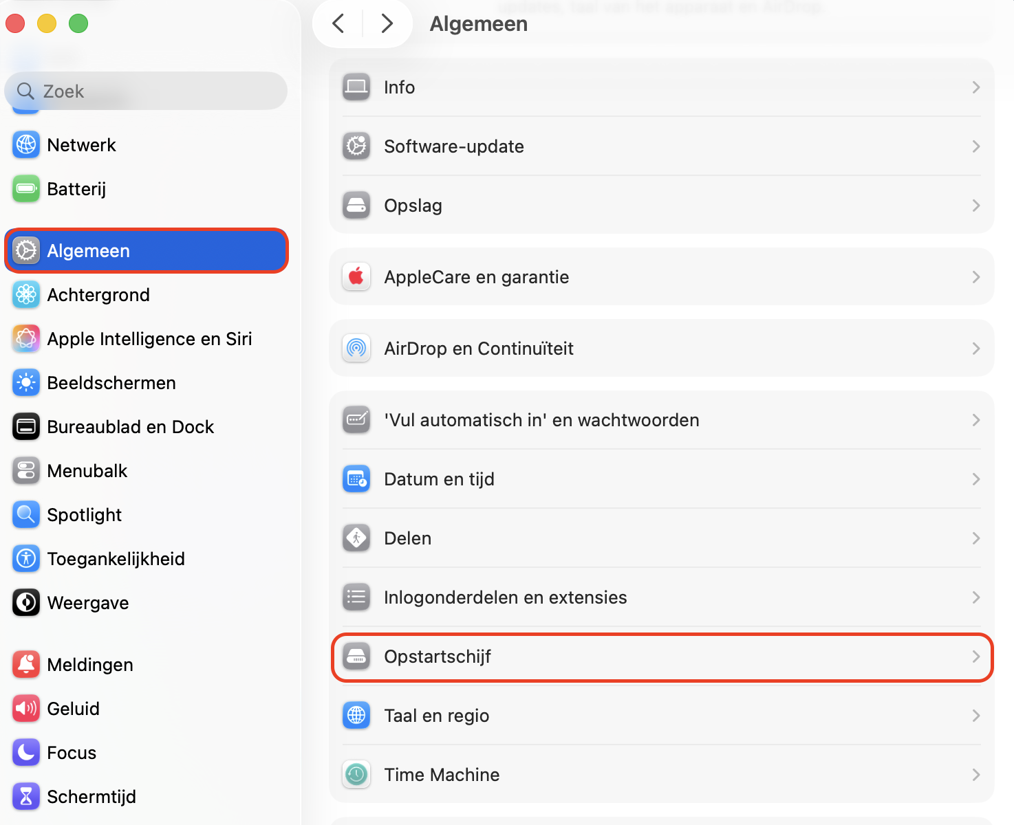 Ga in Systeeminstellingen naar Algemeen, selecteer Opstartschijf, kies de SSD als opstartstation en herstart je Mac om de wijziging toe te passen.