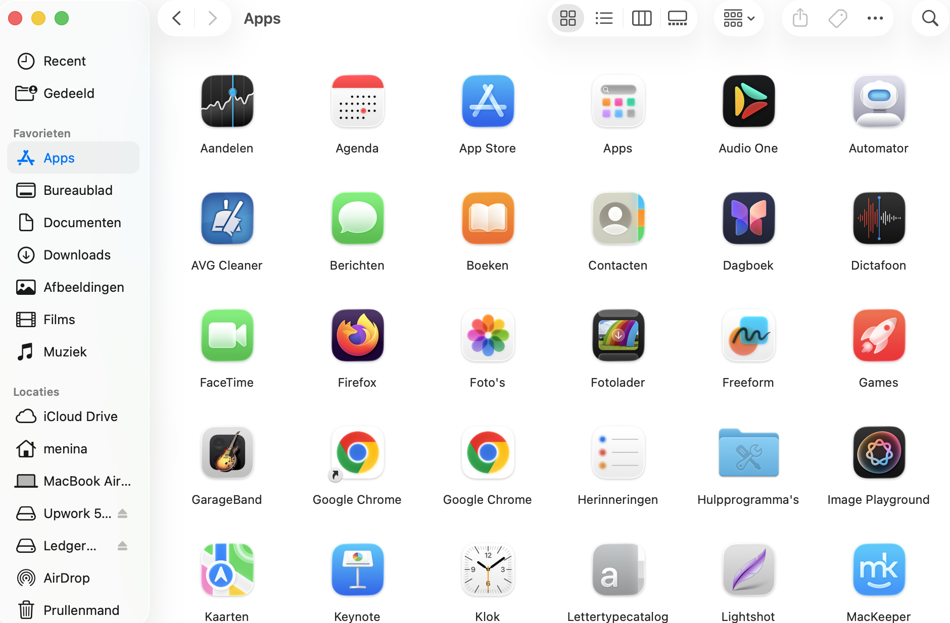 De map Apps geopend om je vertrouwd te maken met een andere handige functie, met snelle iconen om minder vaak gebruikte apps te vinden en te openen of apps die je niet nodig hebt te verwijderen.