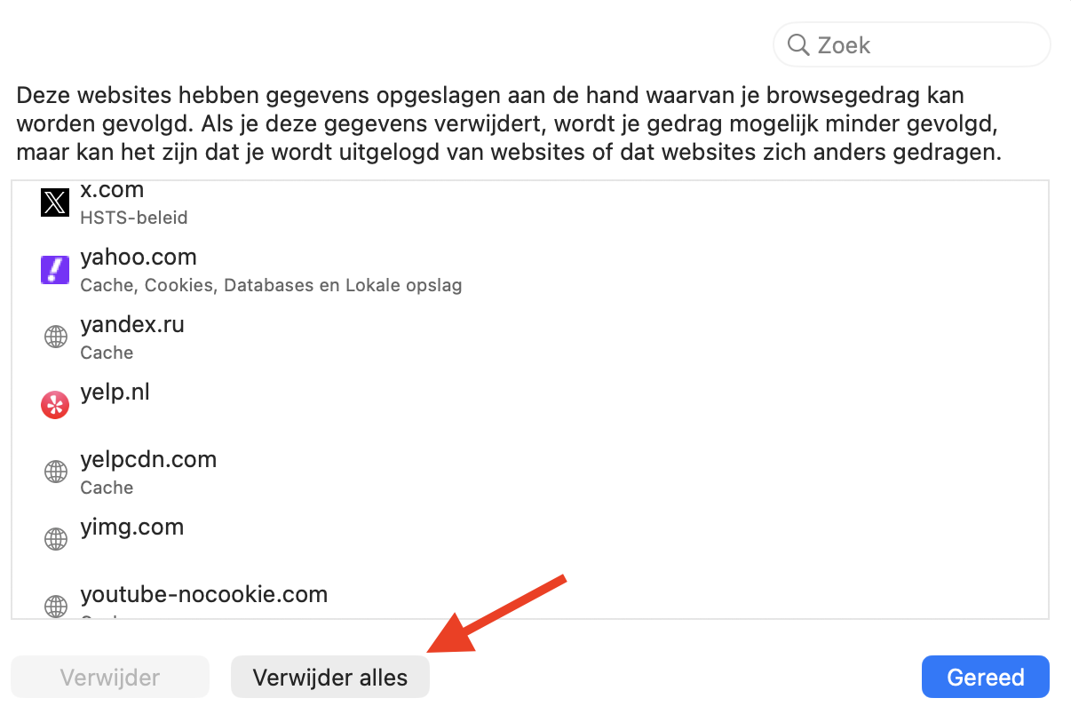 Het menu Instellingen van Safari op de Mac toont alle cachebestanden die op je Mac zijn opgeslagen. Klik op ‘Verwijder alles’ om ze te verwijderen.
