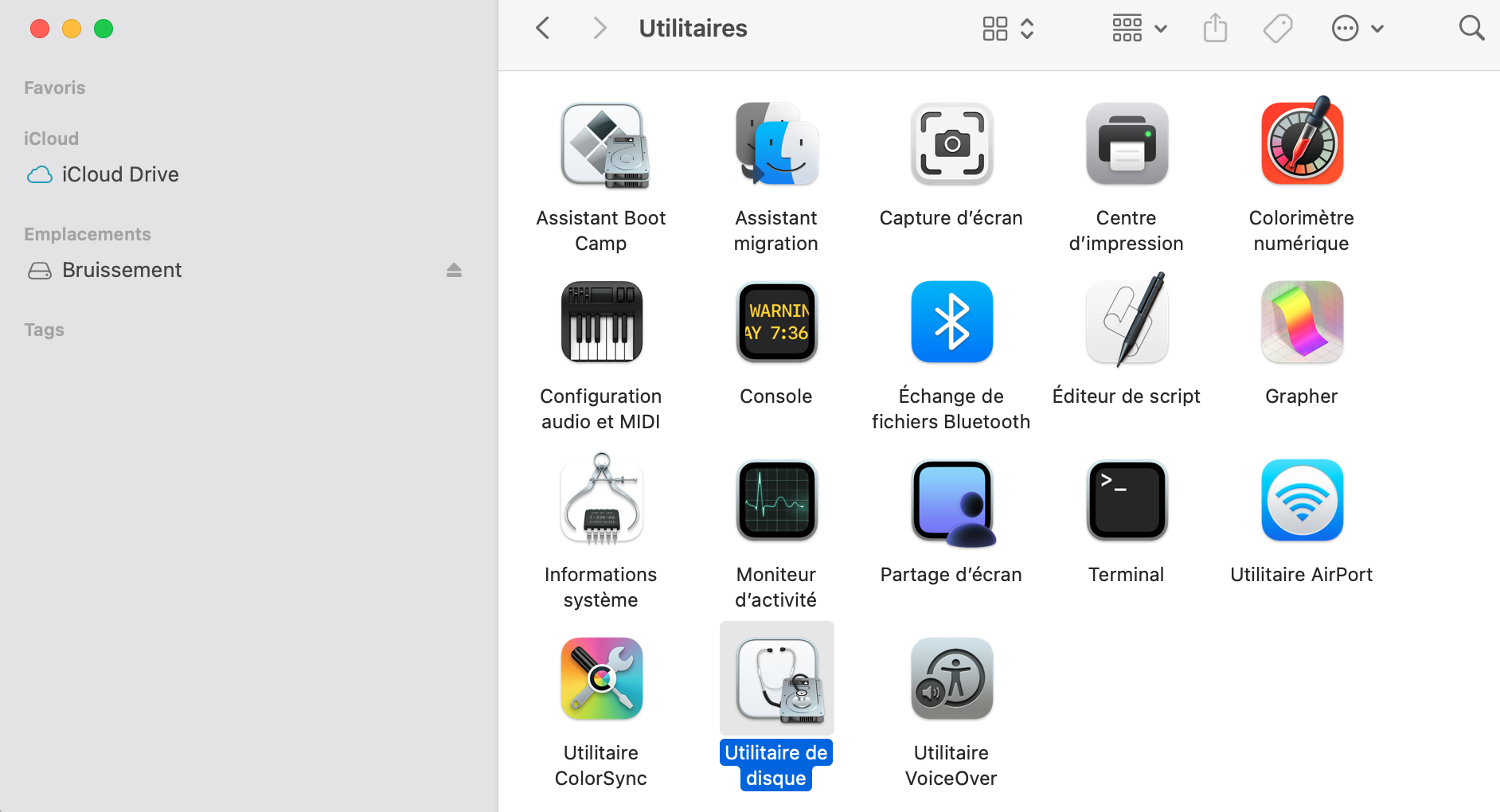 Un autre moyen d’accélérer le démarrage de votre Mac est d’exécuter S.O.S. sur votre disque de démarrage. Pour cela, allez dans Finder > Applications > Utilitaires et ouvrez l’Utilitaire de disque.