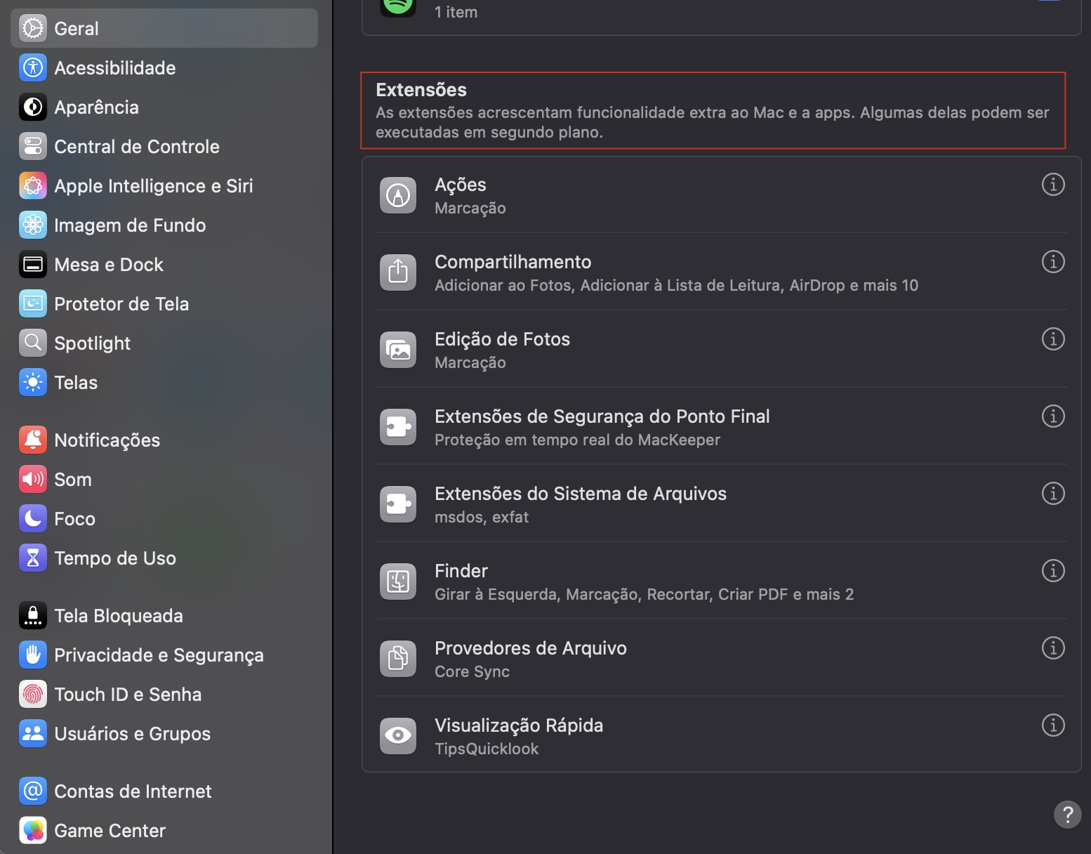 Para encontrar e desativar as extensões redundantes do Finder no seu MacBook, vá para Ajustes do Sistema da Apple > Itens de Início de Sessão e Extensões.