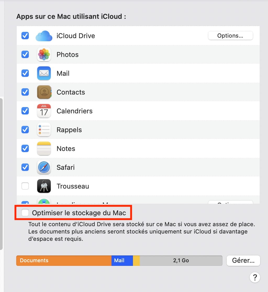 Si iCloud Drive prend trop de place sur votre Mac, activez l’optimisation du stockage en cliquant sur la case Optimiser le stockage du Mac.