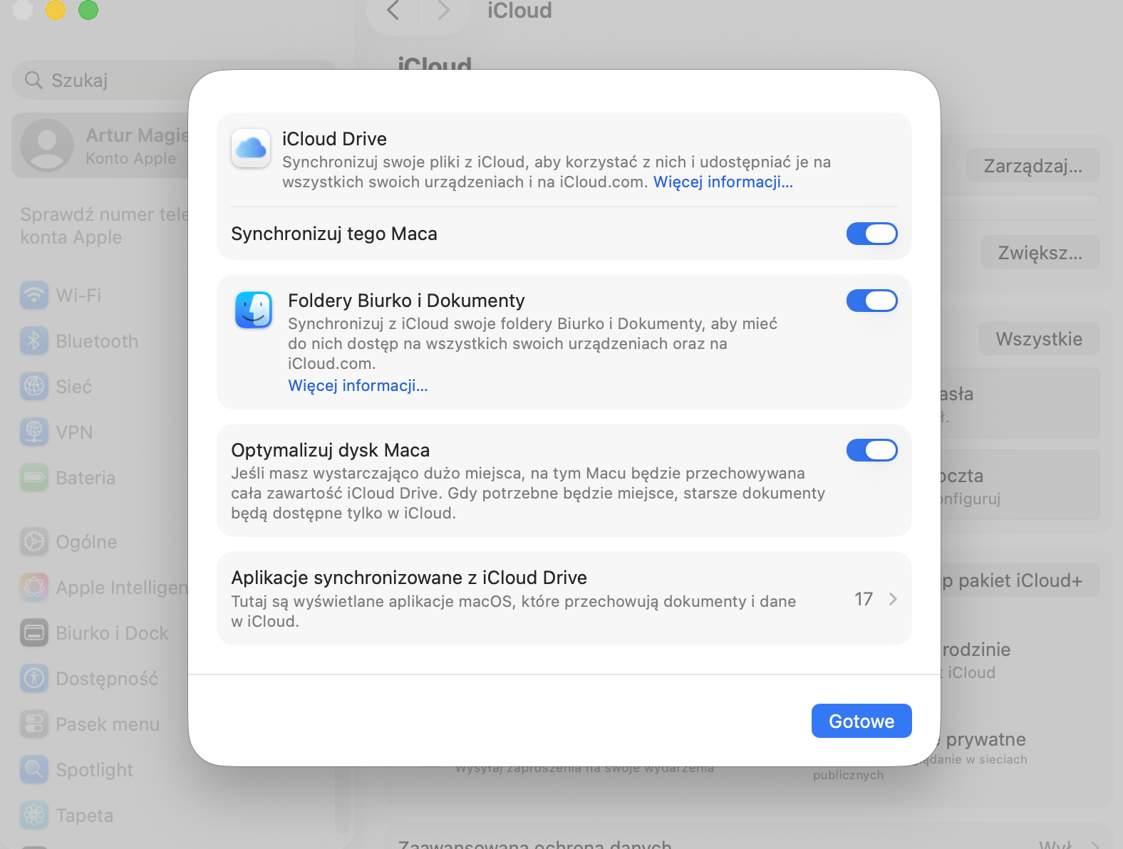 Opcje iCloud Drive w Ustawieniach systemowych na Macu. Upewnij się, że Optymalizuj dysk Maca jest włączone, aby wysyłać pliki do chmury i zwolnić miejsce na dysku Maca.