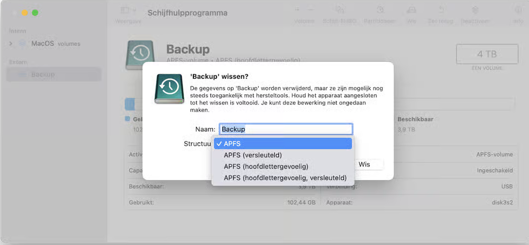 Gebruik nu het dropdownmenu om een schijfformaat te kiezen dat compatibel is met macOS. Wanneer je klaar bent, klik je op de knop ‘Wis’.