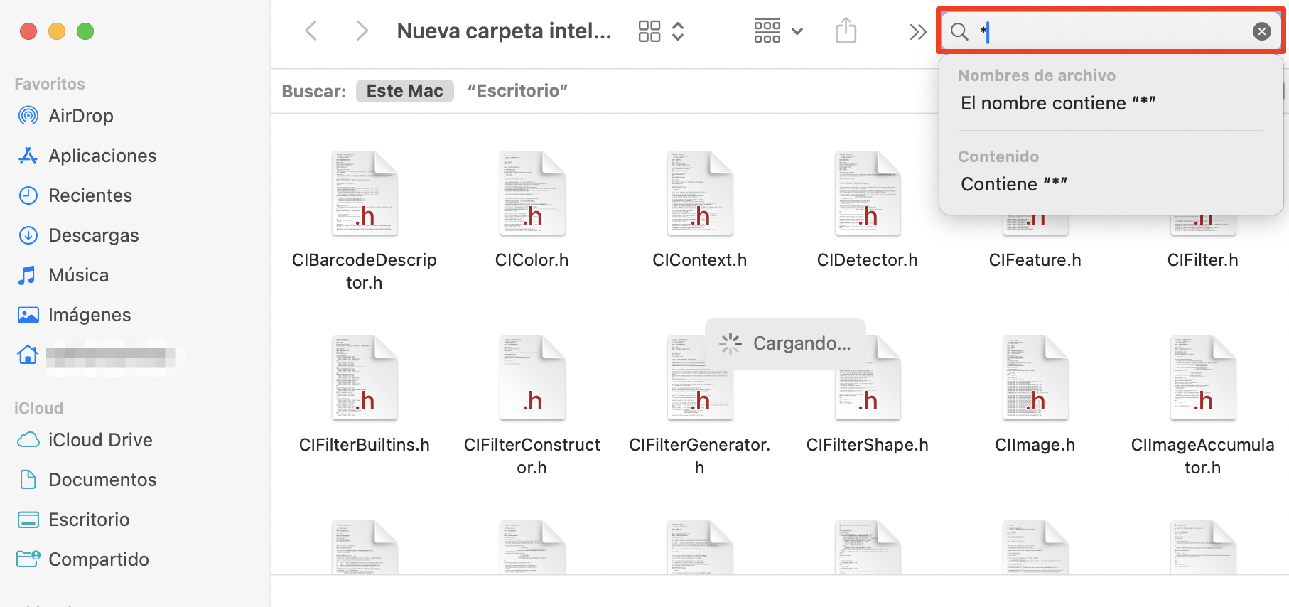 Para eliminar manualmente los archivos duplicados en Finder, escribe el asterisco * en el campo de búsqueda y mira los resultados. Selecciona los elementos y muévelos a la Papelera.
