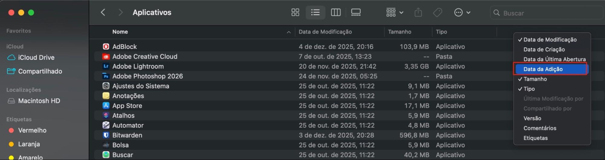 Na pasta Aplicativos, clique com o botão direito em qualquer lugar. Aqui, encontre e selecione a opção Data de Adição.