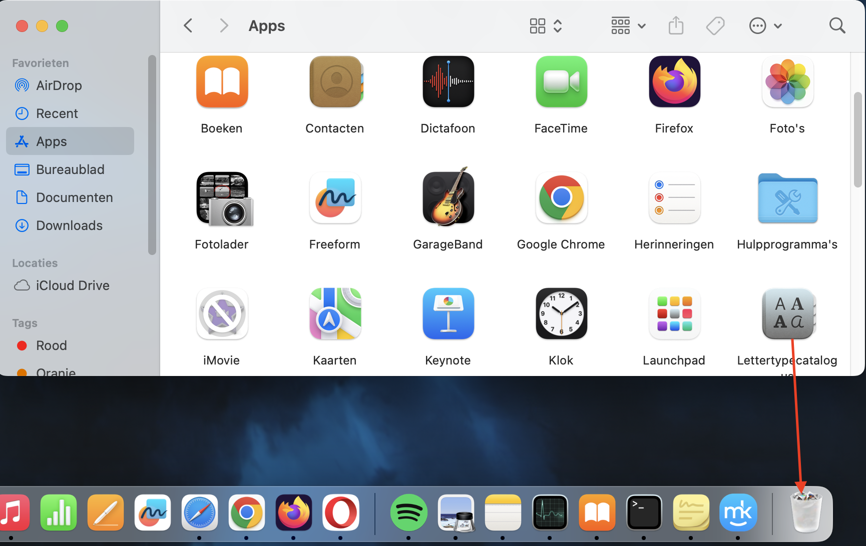 Een lijst met alle geïnstalleerde apps in de map Programma’s op de Mac. Je kunt hier een app verwijderen door het pictogram naar de prullenbak in het Dock te slepen.