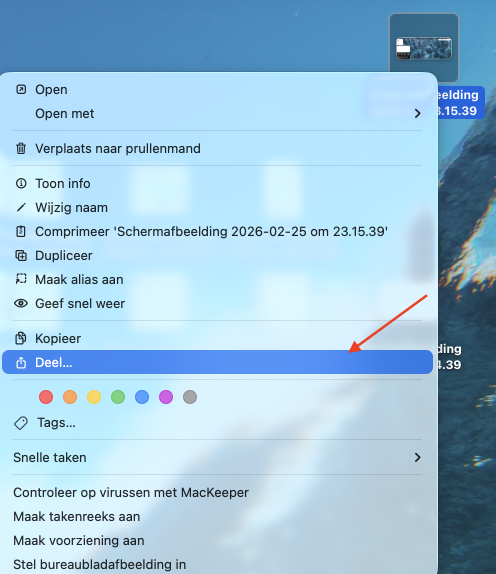 Het rechtermuisknopmenu op Mac met de optie Deel. Om gegevens van Mac naar Mac over te zetten via iMessage, klik je op Deel.