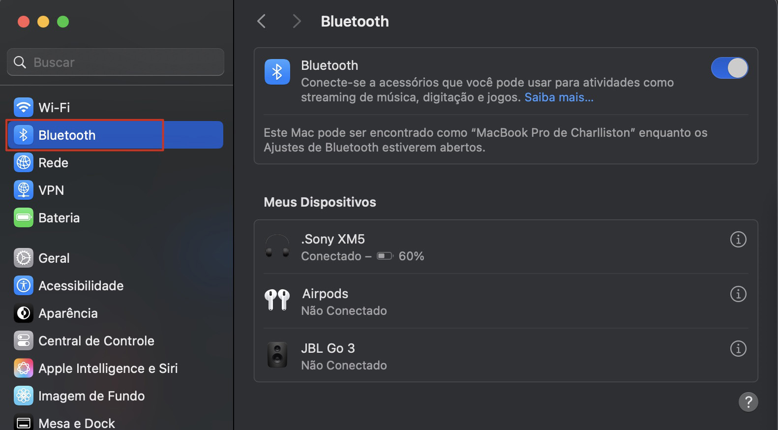 Para resolver um problema com o Bluetooth, emparelhe seu dispositivo com o Mac novamente. Para isso, vá ao menu da Apple e escolha Ajustes do Sistema, depois clique em Bluetooth.