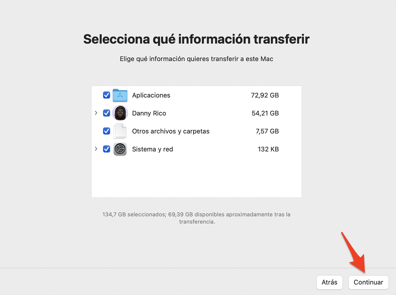 Asistente de Migración en Mac mostrando las opciones para transferir información. Para utilizar el Asistente de Migración para mover contenido de un Mac a otro, seleccione sus preferencias y, a continuación, haz clic en Continuar. Asistente de Migración en Mac mostrando las opciones para transferir información. Para utilizar el Asistente de Migración para mover contenido de un Mac a otro, seleccione sus preferencias y, a continuación, haz clic en Continuar.