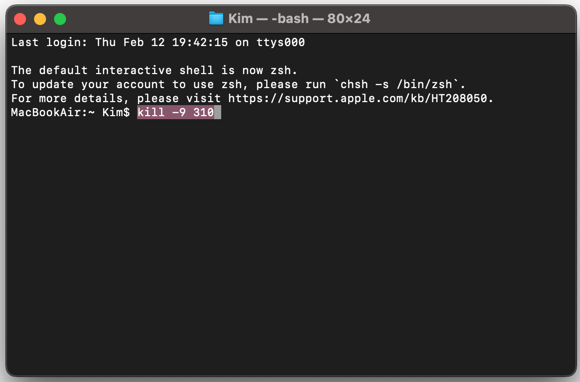 Il Terminale su Mac mostra il comando kill -9 seguito dal PID, usato per terminare un processo manualmente.