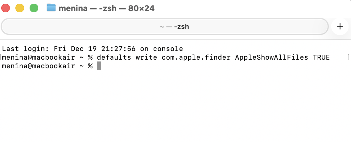 Om nog meer verborgen bestanden op je MacBook zichtbaar te maken, ga je naar Terminal en typ je de volgende opdracht: defaults write com.apple.finder AppleShowAllFiles TRUE.
