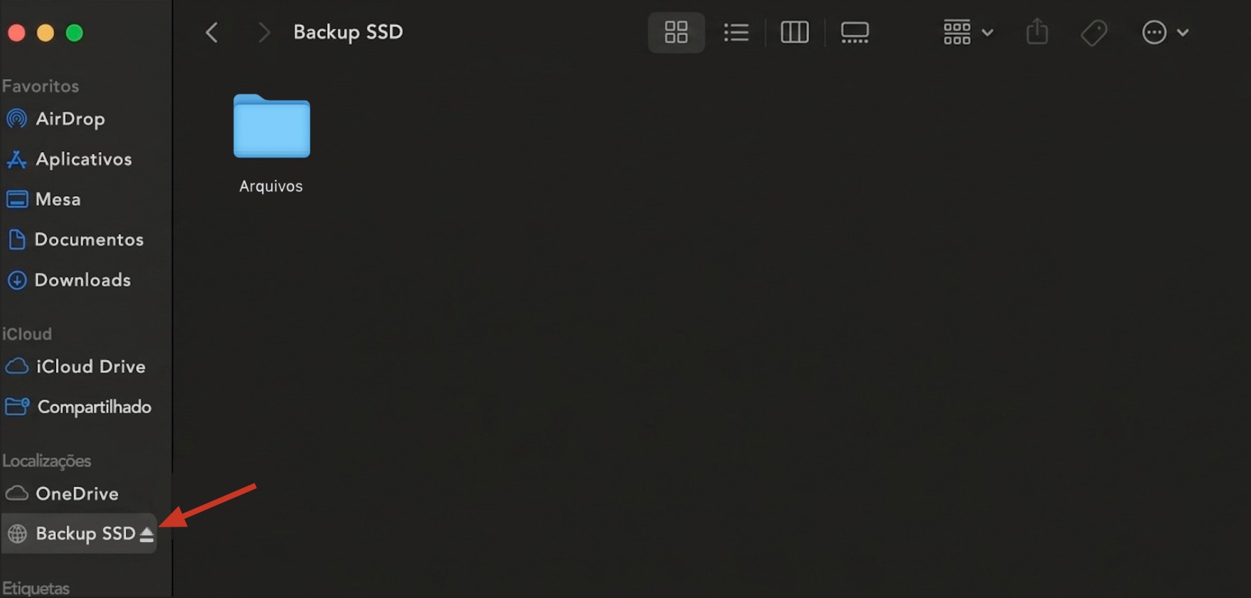 O Finder no Mac mostrando um disco externo. Ejete o disco quando terminar de usá-lo para manter seus dados intactos.