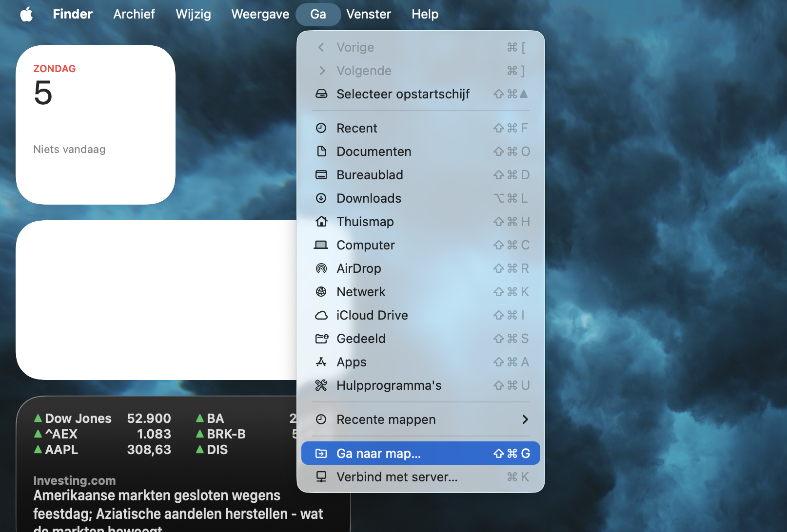 Klik op een Finder-venster of het bureaublad van uw Mac. Selecteer vervolgens Ga > Ga naar map in de menubalk. Dit opent een nieuw venster.