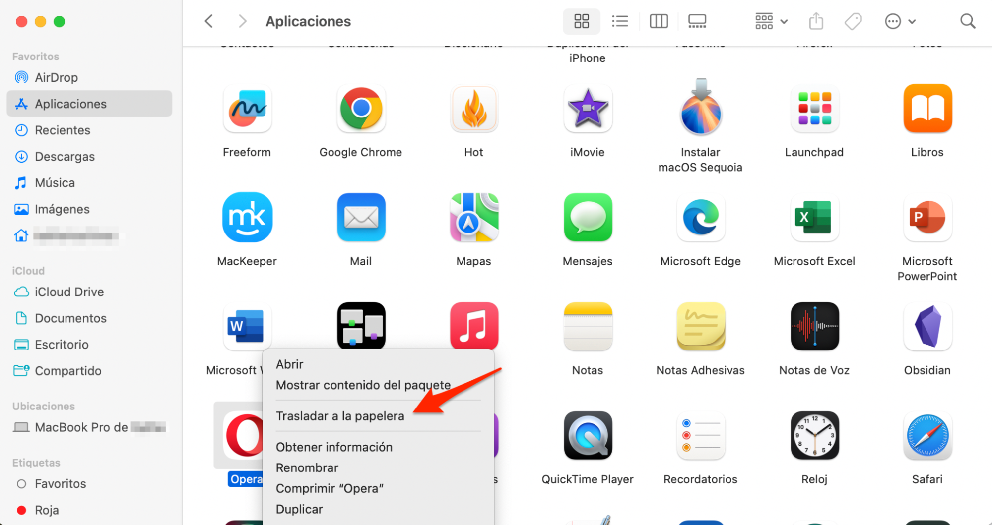 La ventana del Finder en macOS Monterey muestra todas las aplicaciones instaladas. Haz clic con el botón derecho del ratón en la aplicación que deseas eliminar y selecciona Trasladar a la papelera.